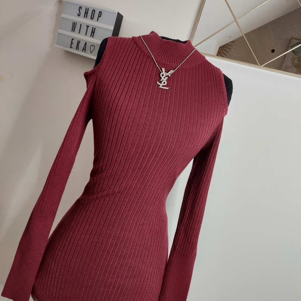 Burgundy sweater with cut out shoulder - Picture 8 of 10